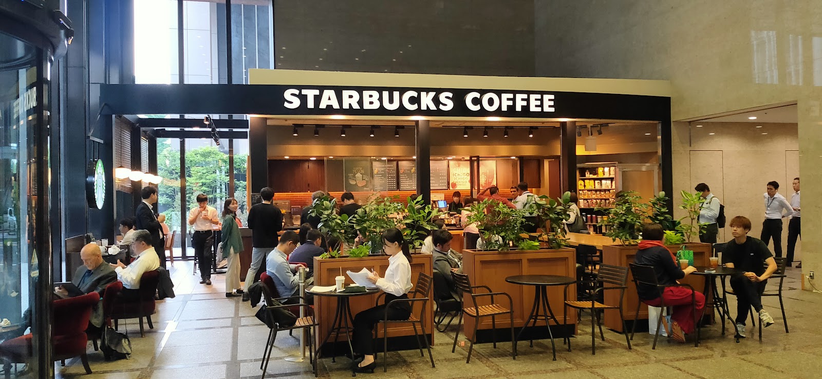 スターバックスコーヒー ＫＤＤＩ大手町ビル店の写真