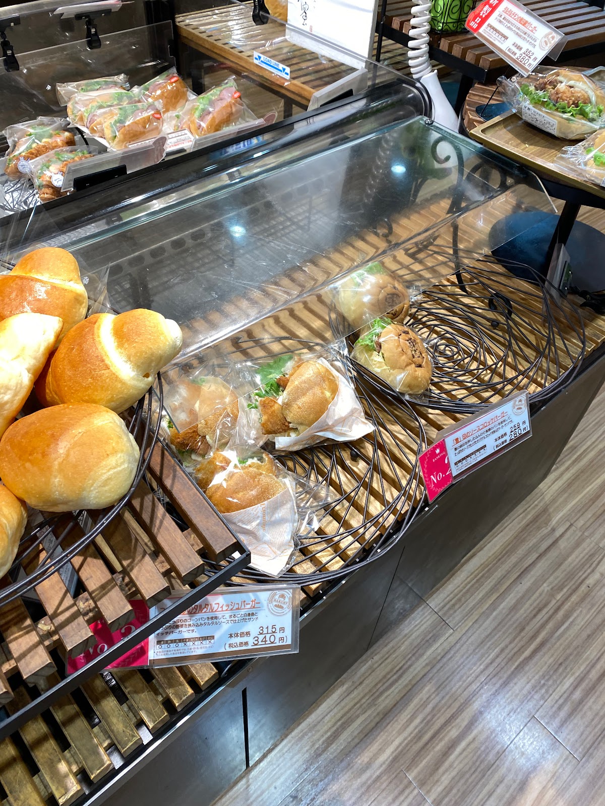 ベーカリー＆カフェ ヤマザキ 田原町店の写真