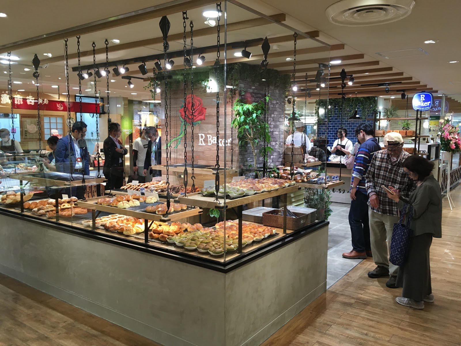 R Baker 錦糸町テルミナ店にて