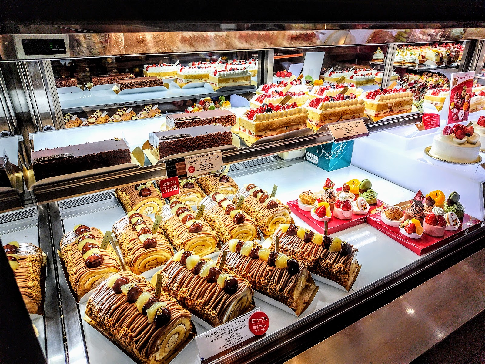 アンテノール 大丸東京店 デザート ケーキ屋さんの風景