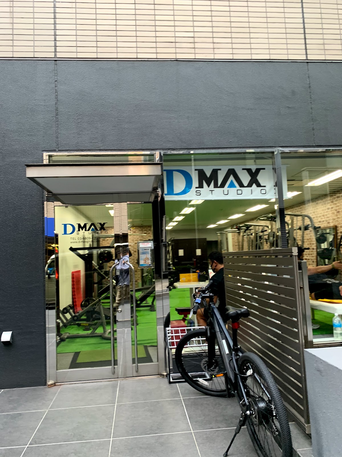 D-MAX STUDIOにて