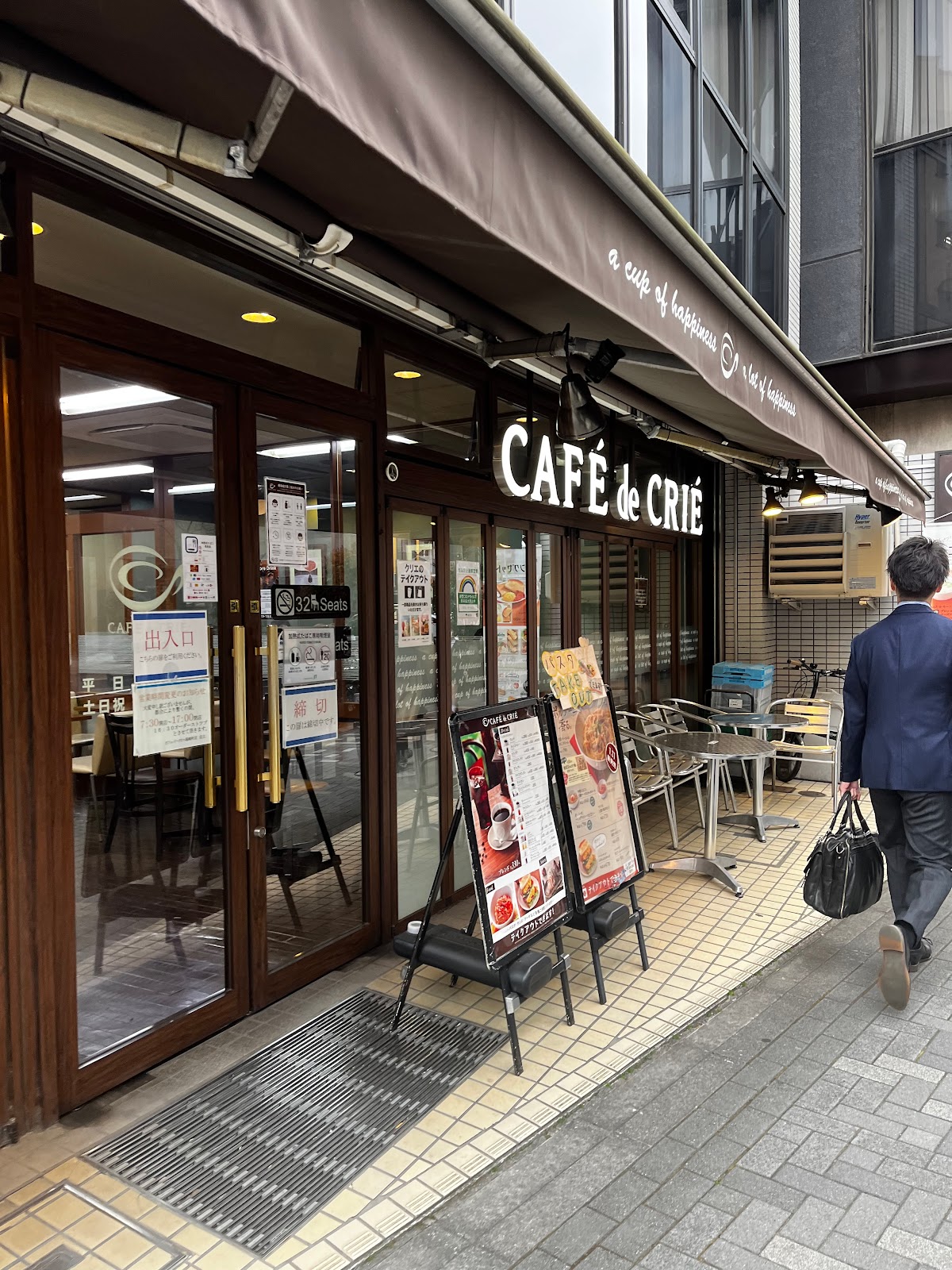 カフェ・ド・クリエ箱崎町店の風景