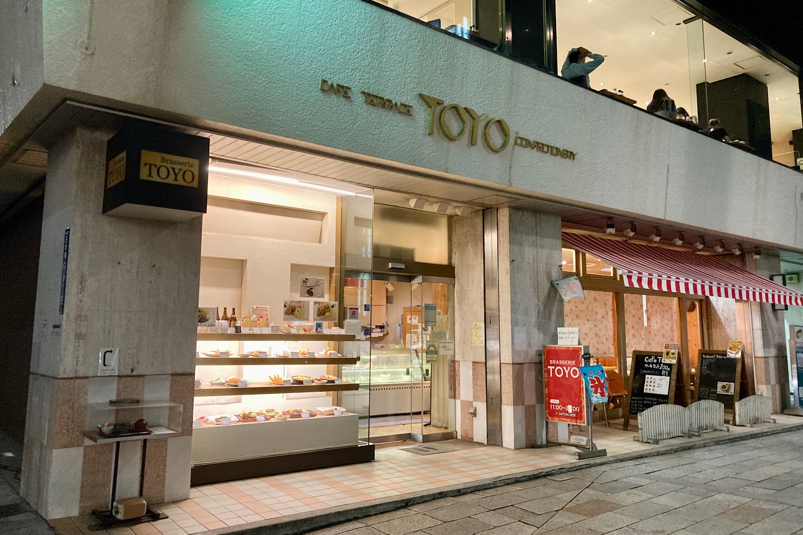 cafe TOYO 日本橋コレド前店の風景