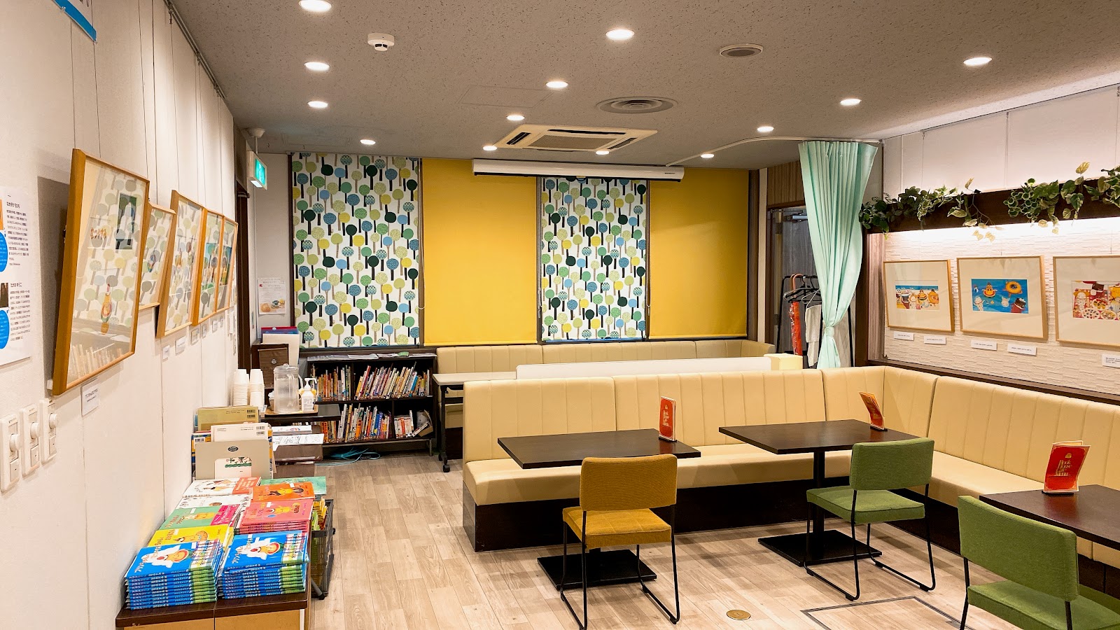 Book House Cafe［こどもの本専門店＆カフェ］の写真