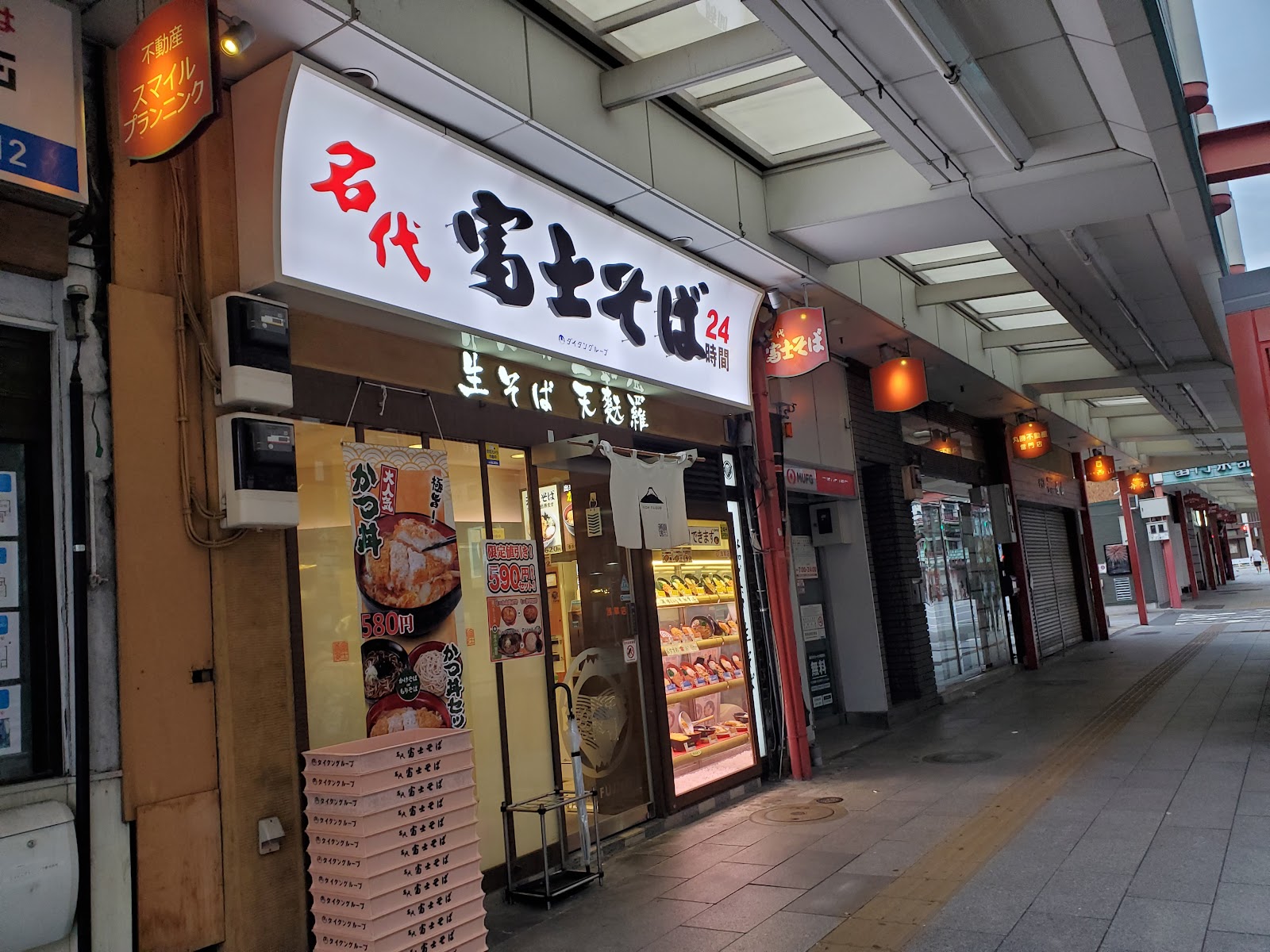 名代 富士そば 浅草店の風景