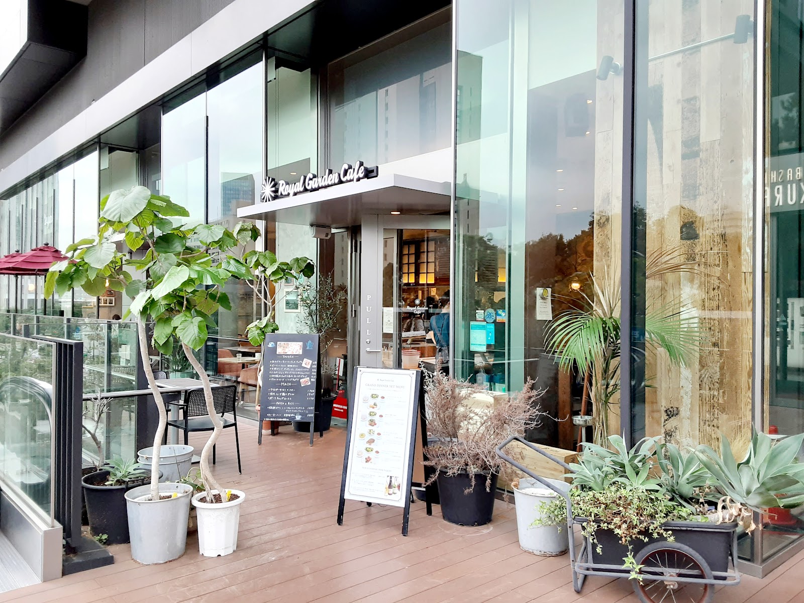 Royal Garden Cafe 飯田橋店の風景