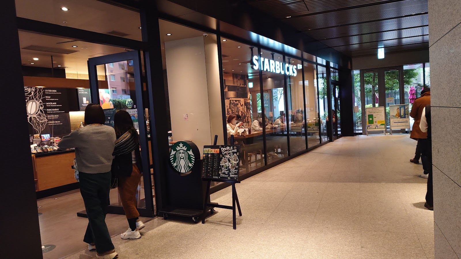 スターバックス コーヒー 飯田橋サクラテラス 2階店の風景