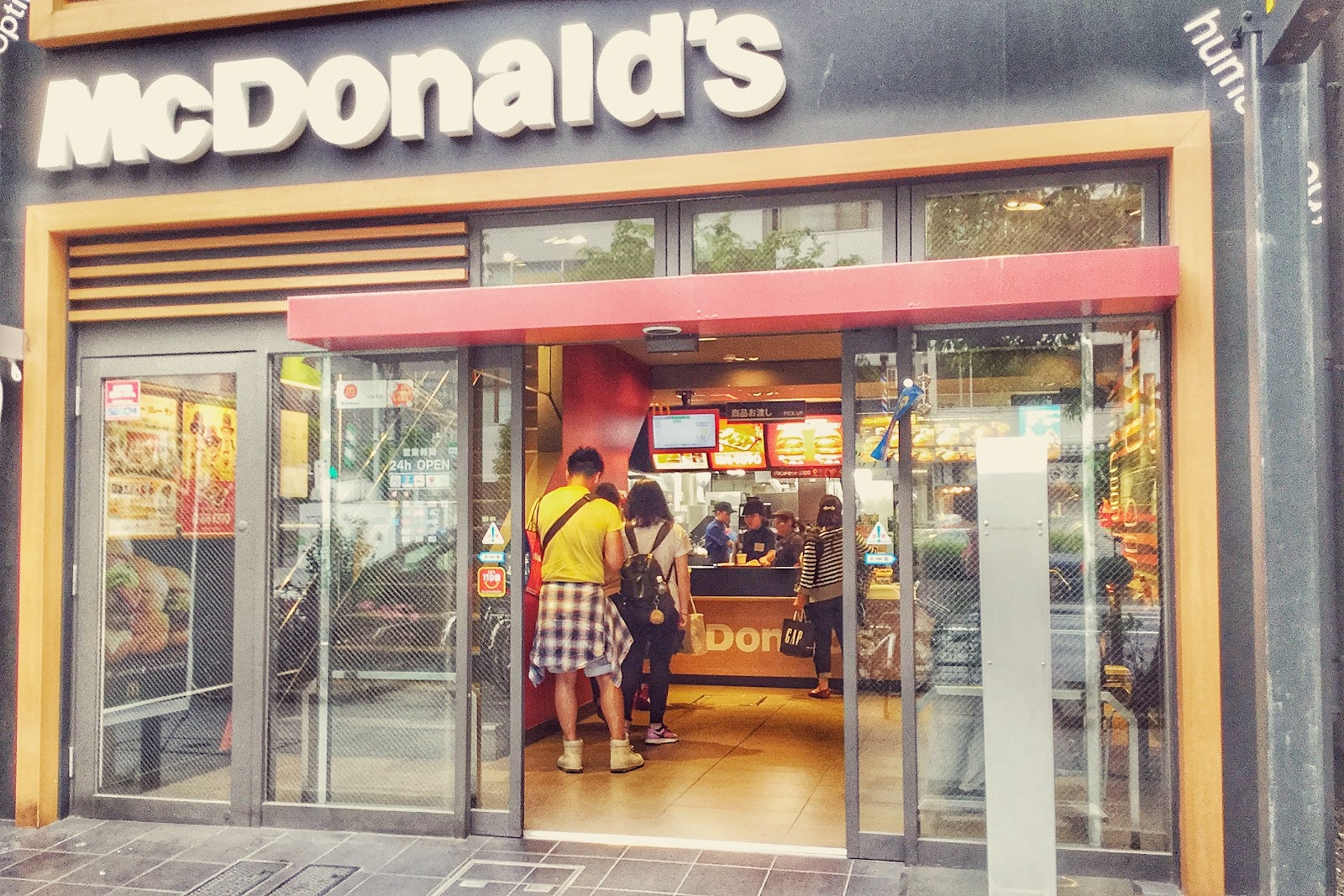 マクドナルド 人形町店の風景