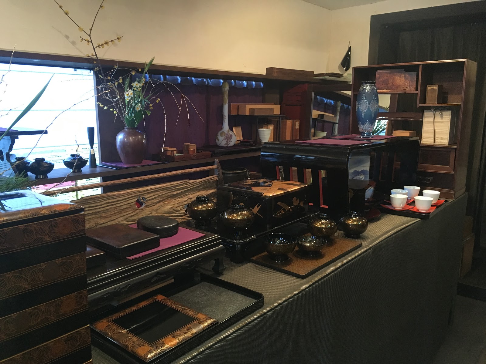 ㈱三慶商店にて