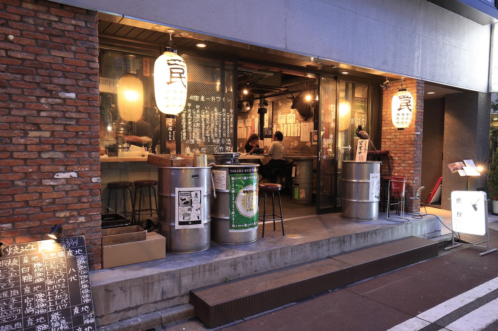 焼ジビエ 罠 神田店の風景