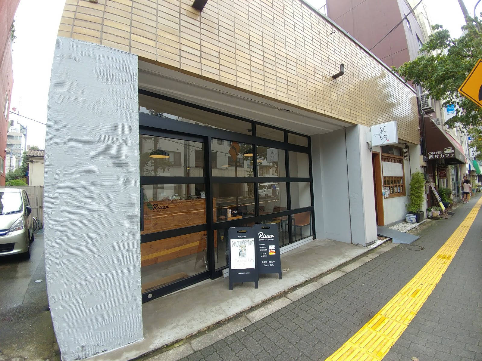 River Coffee & Galleryにて