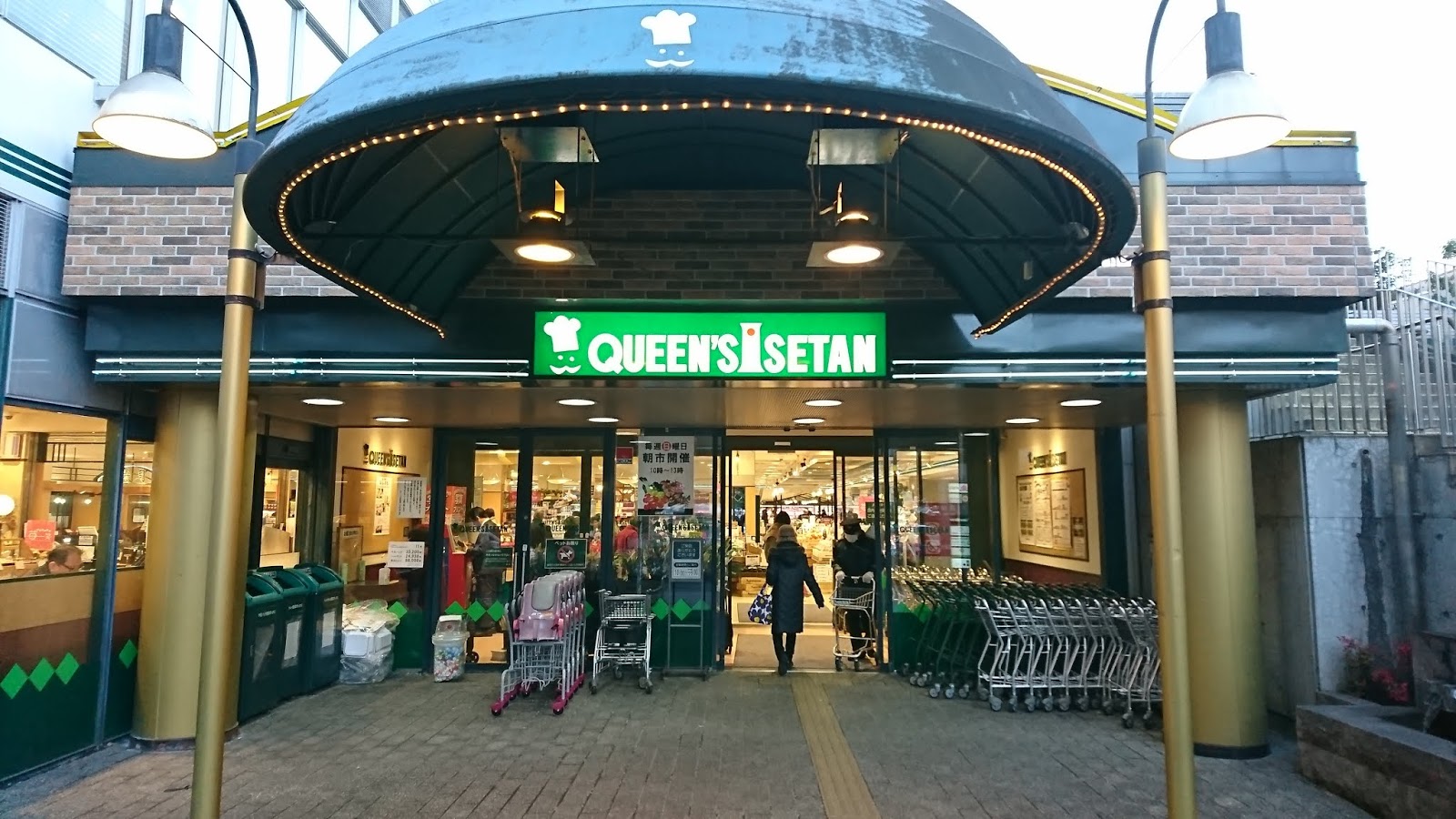 クイーンズ伊勢丹 小石川店の風景