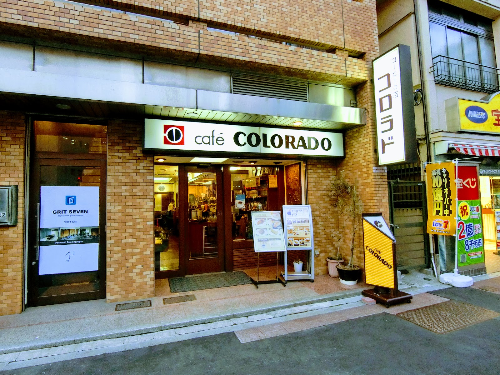 カフェ コロラド 八丁堀店にて