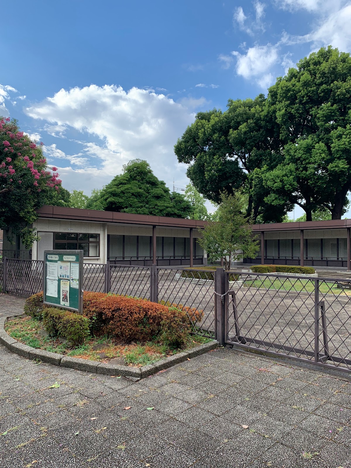 日比谷公園第三陳列場の風景