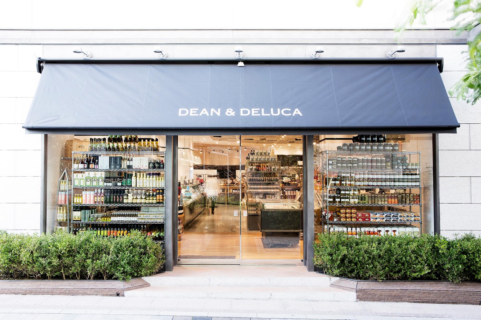 DEAN & DELUCA 有楽町の風景